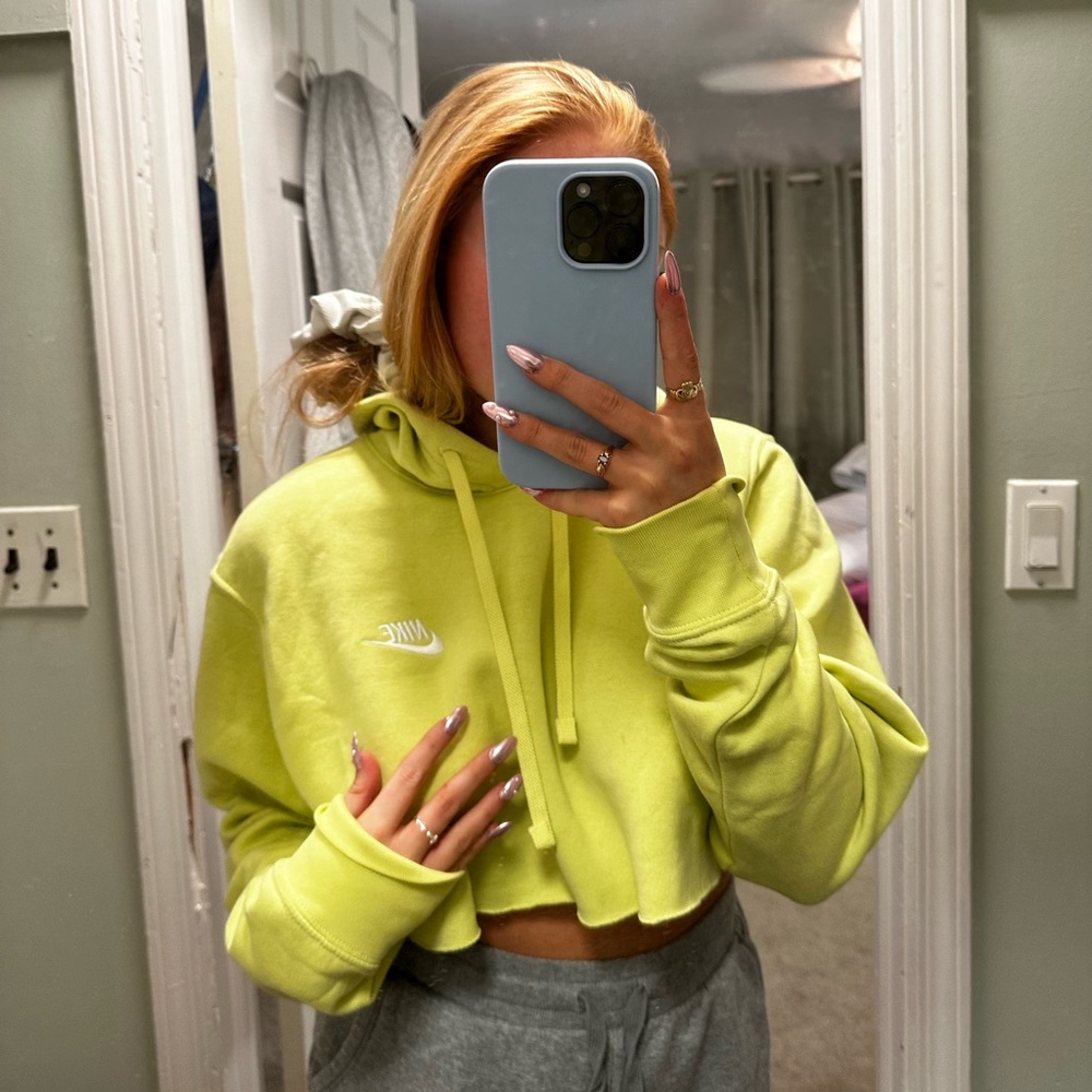 NIKE | Cropped Green Hoodie